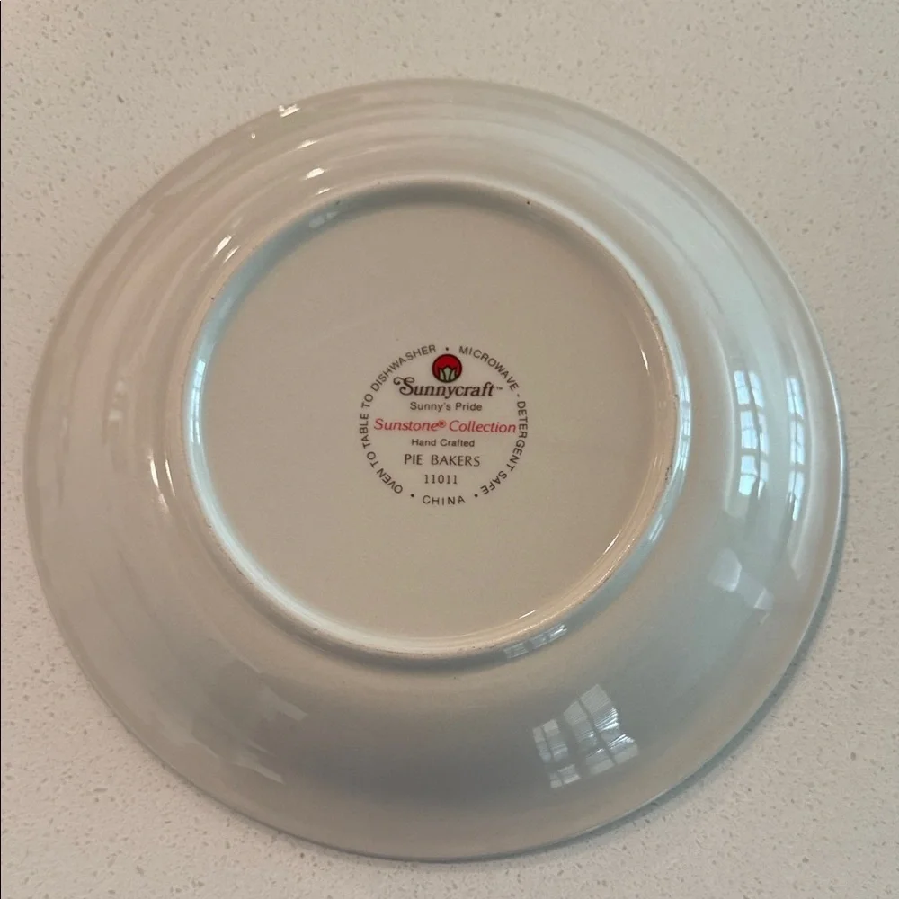 Charming White Ceramic Pie Dish with Apple Design